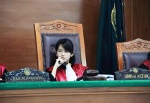 正妹法官「反差萌美翻」爆紅全網 起底身份「超猛高學歷」圈粉萬人:私下更美!