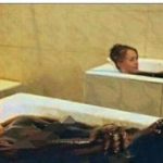 中東人炫富無極限,要價1萬5台幣「石油浴」泡十分鐘….結果超難受!