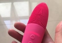 他在浴室發現女友「會震動的棍子」男人自尊心破碎 女友「走進來一句話」全網笑瘋:誤會大了