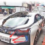 臺中豐原有臺千萬BMW i8超跑違規停車,警3分鐘強制拖走!沒想到車主竟然……這下慘了!