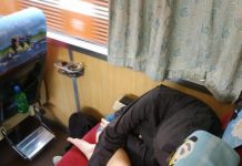 好不容易買到坐票…一上車驚見正妹熟睡!魯男糾結求助:怎處理?網友專業神解析😂😂