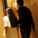 出差時巧遇前妻,酒後和她忍不住去了飯店,隔天一早看到她留的「紙條」!瞬間頭皮發麻…😟