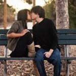 老公背著妻子找小情人,人妻午夜獨自出門,竟被老公看到這心碎的畫面!