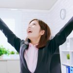 老闆跟秘書發生關係!某天秘書突然說:「我懷孕了」老闆不慌不忙的回答震驚了所有人!!!