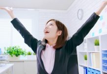 老闆跟秘書發生關係!某天秘書突然說:「我懷孕了」老闆不慌不忙的回答震驚了所有人!!!