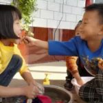 9歲的姐姐早當家!她帶弟弟「菜市撿菜葉」給爸慶生 魚販好心送兩條魚卻「吃出10萬存單」救了媽媽