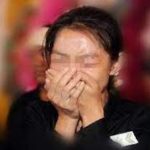 前夫病逝我帶女兒參加葬禮, 進屋女兒卻一直笑下一秒我砸了祠堂…