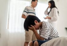 離婚後只顧新歡!他曝爸爸惡劣行徑「與弟弟含淚長大」 老父走投無路喊「不撫養就鬧上法庭」連家人都支持