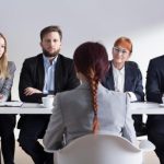 面試官:「10L和6L兩個空桶,怎麼取8L水?」神回復被當場錄用