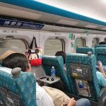 搭高鐵「隔壁坐帥哥」女網友拍照傳閨蜜 讓網友驚喊:帥到反射