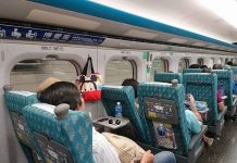 搭高鐵「隔壁坐帥哥」女網友拍照傳閨蜜 讓網友驚喊:帥到反射