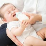 才出生9天!婆婆「餵金孫吃米粥」吐了還硬塞 堅持「習俗都這樣養」還嗆媳婦:喝奶粉才錯的