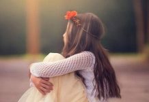 我抱著女兒痛哭!我離婚娶了老婆閨蜜,晚上幫女兒洗澡時,女兒跟我說「這段話」! 讓我無地自容