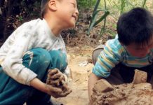 兄弟結婚!我省吃儉用「送去2700紅包」 臨走他給我「2包剩菜」打開後我哭了