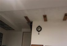 半夜驚見長髮女鬼「女友有這麼高嗎?」嚇到不敢睡覺…網友:真的不合理!