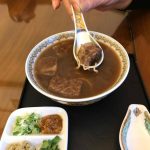 守家規20年來不吃牛肉,某天阿公卻走進牛肉麵店…他崩潰:您早說啊