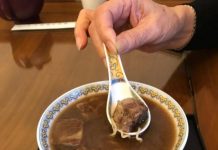 守家規20年來不吃牛肉,某天阿公卻走進牛肉麵店…他崩潰:您早說啊