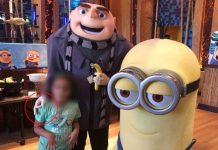 環球影城「神偷奶爸」和遊客合照比OK手勢!下秒….直接被開除