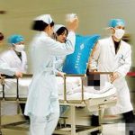 老公偷喝嬰兒母乳,產婦竟直接被送醫院,婆婆得知怒修理老公,醫生聽了也不停搖頭!