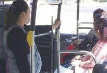 車都買不起,還敢生孩子,孕媽擠公車被大媽看扁,小學生的做法很解氣 !