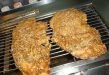 雞排85元太貴?老闆出面苦嘆「漲價不是我願意」 快撐不住「厚臉皮跟娘家借錢」:別再罵我了