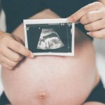 女友的工作是「專陪老闆吃飯」,某日拿出超音波照說懷孕…我卻開始懷疑了!