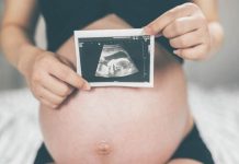 女友的工作是「專陪老闆吃飯」,某日拿出超音波照說懷孕…我卻開始懷疑了!