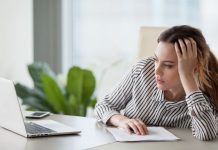 不用再假笑了!研究指出:「臭臉」的人工作效率更高 關鍵優勢「升遷機會大」容易當主管