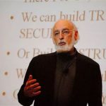 花了整整40年!專家觀察「700對夫妻」後發現:婚姻幸福的人,永遠只有一種