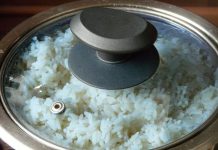 過年沒回家!學生妹打工回宿舍「電鍋憑空出現白飯」 免費吃一個月「瞥見監視器畫面」差點吐出來