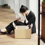 公司突然裁員!她不捨臨走前「位置整理乾乾淨淨」 隔天「突然收到人事通知」:為什麼?