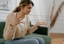 閨蜜不喜歡小孩!她硬要「帶小孩入住對方家」 遭拒還Po網爆氣:我孩子哪裡可怕?