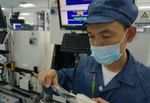 剛教會徒弟就開除老師傅!辭職前一晚「摸了遍機器」 隔天老闆傻了眼:損失大了