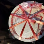 外送蛋糕被告知「客人過世了」!外送員無奈選擇這樣做😲😲😲