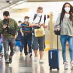 跟男友一家出國旅遊!全家搭頭等艙「唯獨自己排經濟艙」 強忍淚水「聽到地勤一句話」心寒提分手