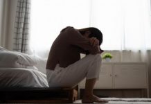 當女人命苦!她淚訴「15歲開始半工半讀」賺錢給哥弟爽花 搬出家醒悟「40歲才存到第一桶金」