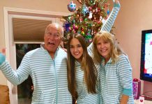 空服員女兒聖誕沒休假 貼心爸連訂6航班陪她過「機上聖誕節」