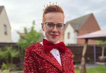 16歲男孩畢業舞會「戴皇冠+穿舞裙」! 媽媽:我一直鼓勵他這麼做…網卻開酸