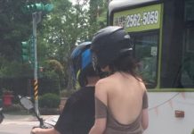 夏天來了!後座辣妹「露肩大挖背」為何不會掉?老司機秒破盲點:原來如此~