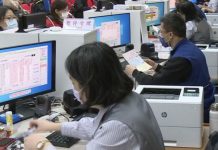 員工為辦護照請特休!老闆籲公務員「應輪班便民」 網掀論戰