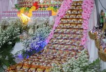 「鮮花沒用又浪費錢!」 老翁叮囑靈堂改鋪「千包泡麵」:結束後全捐出