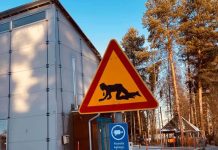 「這神秘告示牌是啥意思?」當地人出面解釋,網友全笑歪!