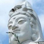 觀音菩薩頭頂出現『神秘黑色東西』工作人員爬上去一看,嚇得一身冷汗 抓緊念阿彌陀佛!