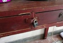 鑰匙搞丟!阿公「抽屜多年都打不開」一看笑噴:「白鎖了」