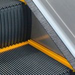 「手扶梯兩側刷毛」真的是刷鞋用嗎?專家解釋「超重要功能」