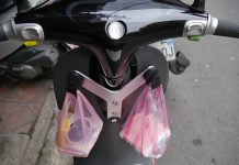 機車每天都「掛神秘愛心早餐」她不堪其擾…一招成功引出陌生男!