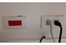 在家裡發現「紅色插座」試用完全沒電,懷疑師傅裝錯!內行人曝偉大用途…長知識了!