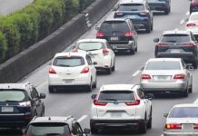 國道遇塞車!他拿出一張紙求救 網見內容笑瘋