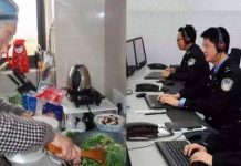 兒子過年不回家,匯了5000千塊打發,老母親一看到立馬報警!