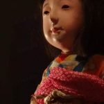 這人偶在日本被列為禁忌,一出場就怪事頻生…日本靈媒表示「祂還活著」!